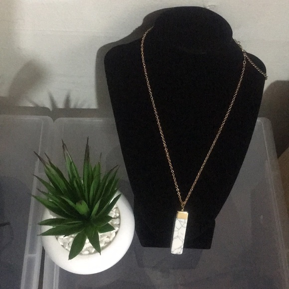 Gold and Howlite Stone Necklace - Picture 4 of 4